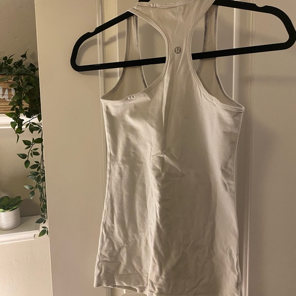 White lululemon active top size 6 - Picture 3 of 3